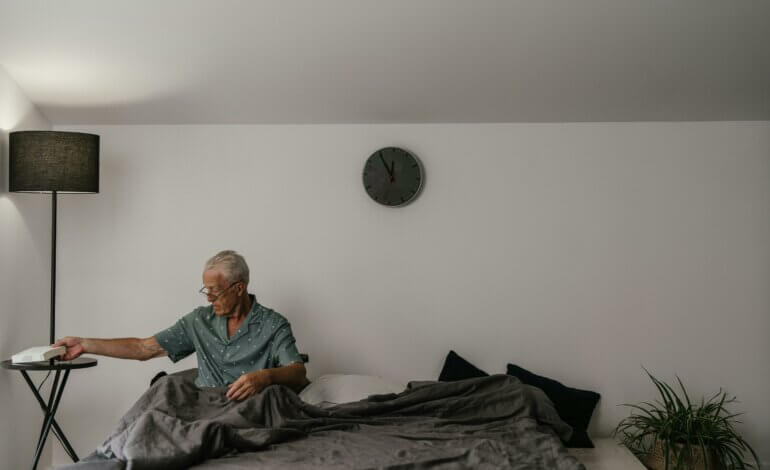 Comment adapter sa chambre pour éviter les accidents de la vie quotidienne chez les personnes âgées ou en situation de handicap ?